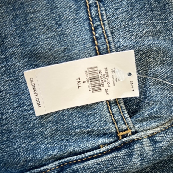 Old Navy Women’s Light Blue Straight-Leg Jeans - Picture 3 of 7